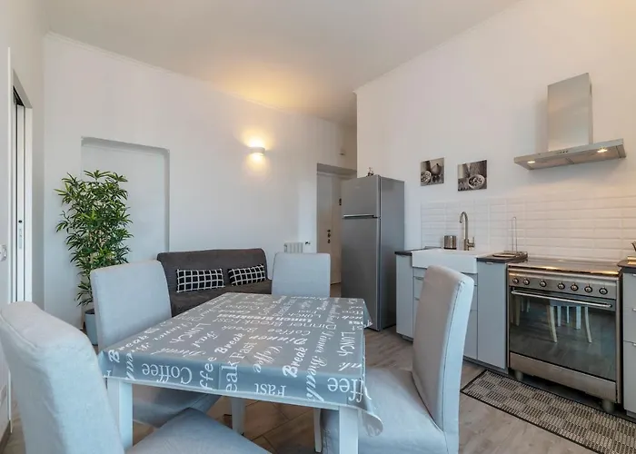 Guesthost - San Lorenzo Functional Flat Appartement Rome