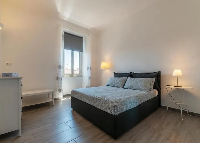 Guesthost - San Lorenzo Functional Flat * Rome