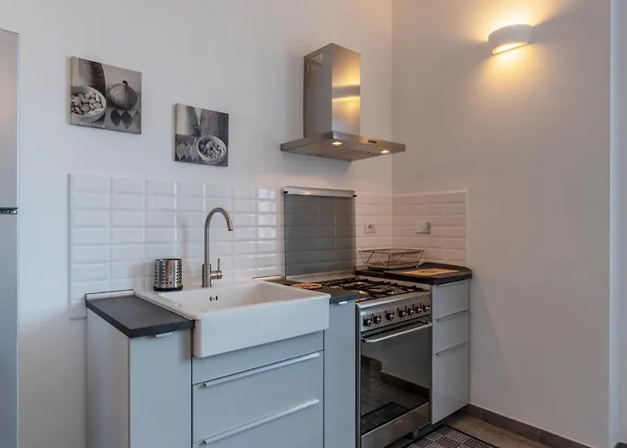 Guesthost - San Lorenzo Functional Flat *