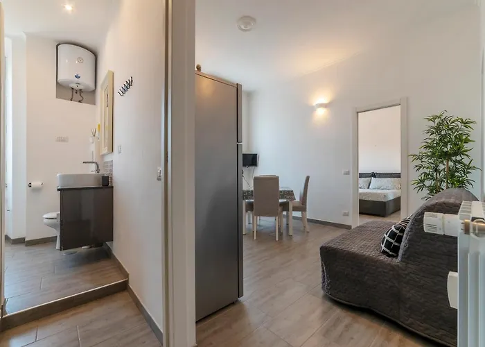 Guesthost - San Lorenzo Functional Flat * Rome